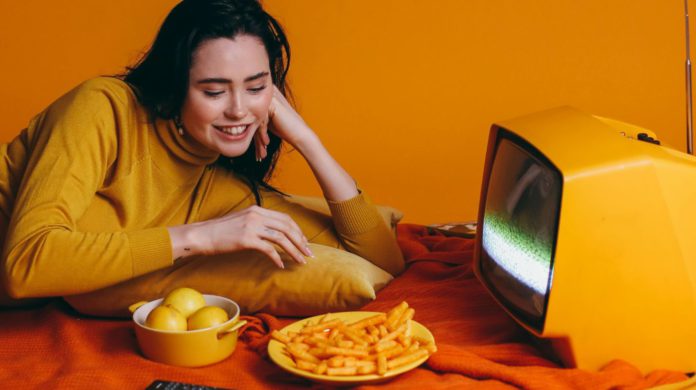Do You Wear Your Glasses While Watching TV? Here’s Why That Matters!