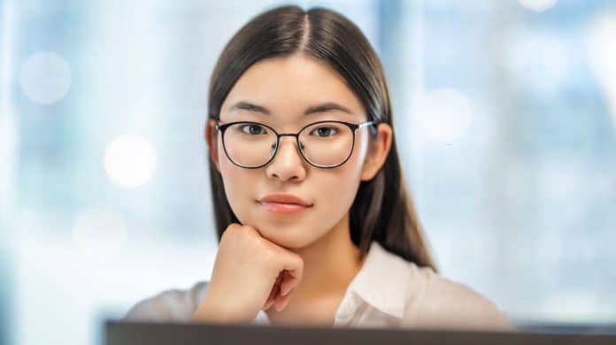 Want to Look More Professional in 2025? Try These Glasses Styles