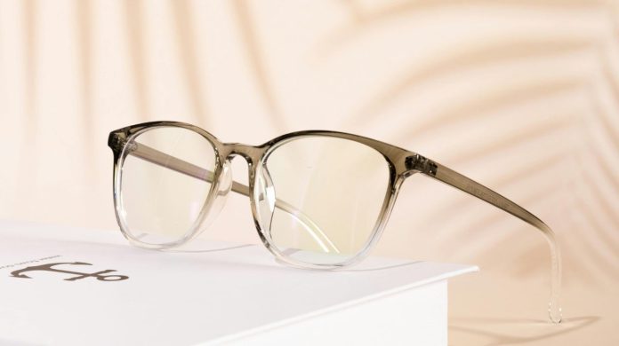 7 Weird Things You Didn’t Know Were Stuck to Your Lenses Right Now