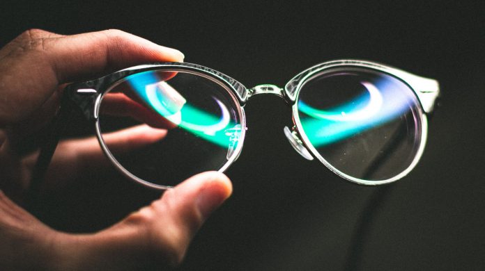 The Rise of Frameless Glasses in 2025: Minimalism or Missed Opportunity? The Rise of Frameless Glasses in 2025: Minimalism or Missed Opportunity?