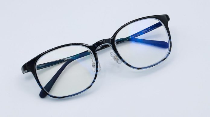 Blue Light Glasses in 2026: Still Worth It or Total Scam?