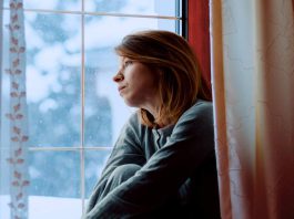 What Staring Out a Window Does to Your Eyes That Screens Can't