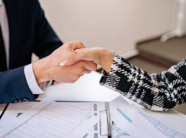 How to Negotiate the Price of Glasses at the Optician