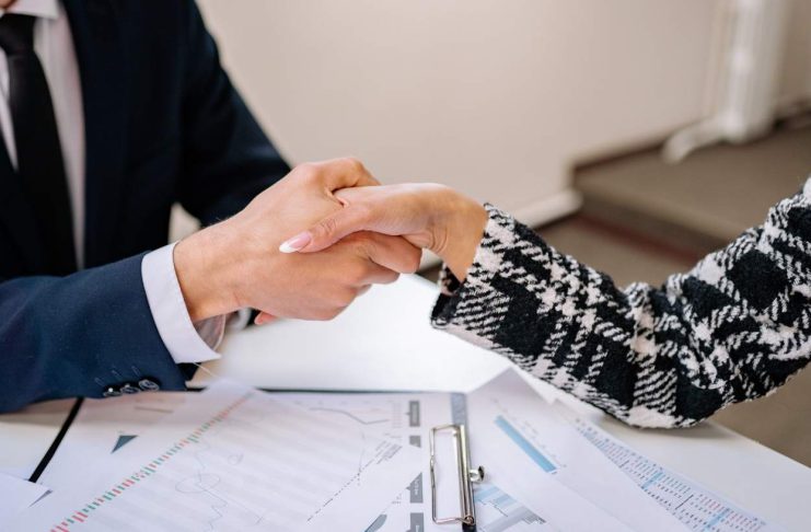 How to Negotiate the Price of Glasses at the Optician